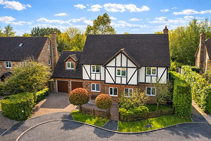 6 Bedroom Detached House For Sale In Kingswood Rise, Four Marks, Alton, Hampshire, GU34