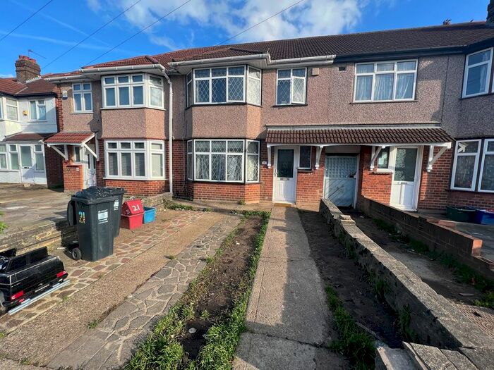 4 Bedroom Terraced House To Rent In Ash Grove, Hounslow, TW5