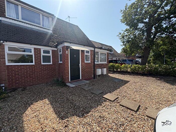 4 Bedroom Semi-Detached House To Rent In Deerhurst Avenue, Winnersh, RG41