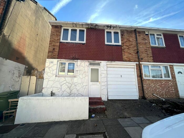 3 Bedroom Semi-Detached House To Rent In Sandy Hill Avenue, London, SE18