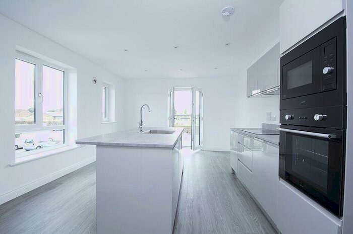 1 Bedroom Flat To Rent In Rugby View House, Walton-on-Thames, KT12