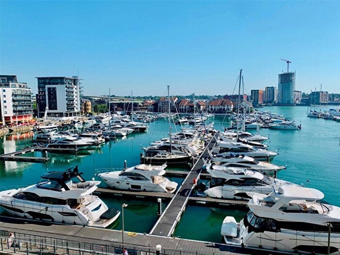 2 Bedroom Flat To Rent In Maritime Walk, Ocean Village, Southampton, Hampshire, SO14