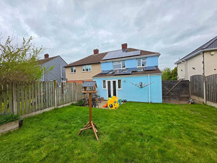 3 Bedroom Semi Detached House For Sale In Cow Lane, Havercroft, Wakefield, WF4