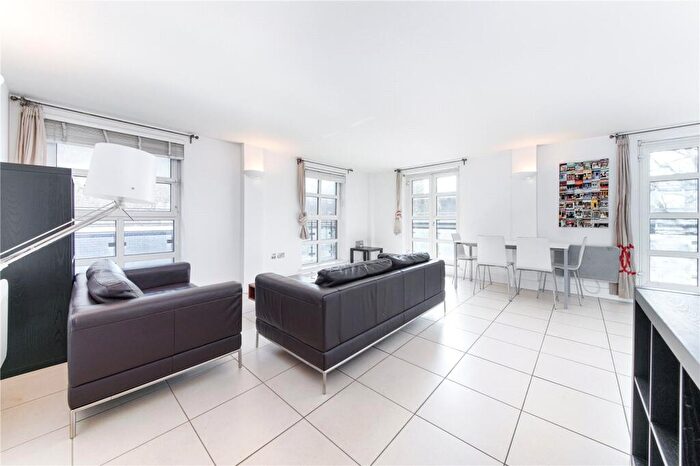 2 Bedroom Flat To Rent In Epstein Court, A Essex Road, N1