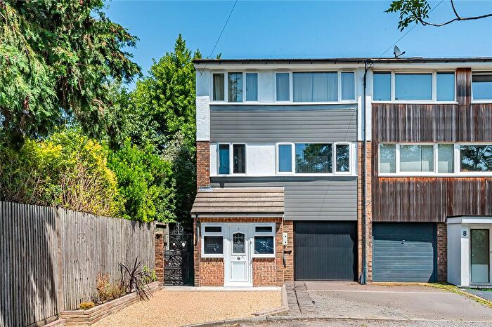 4 Bedroom End Of Terrace House For Sale In South Road, Twickenham, TW2