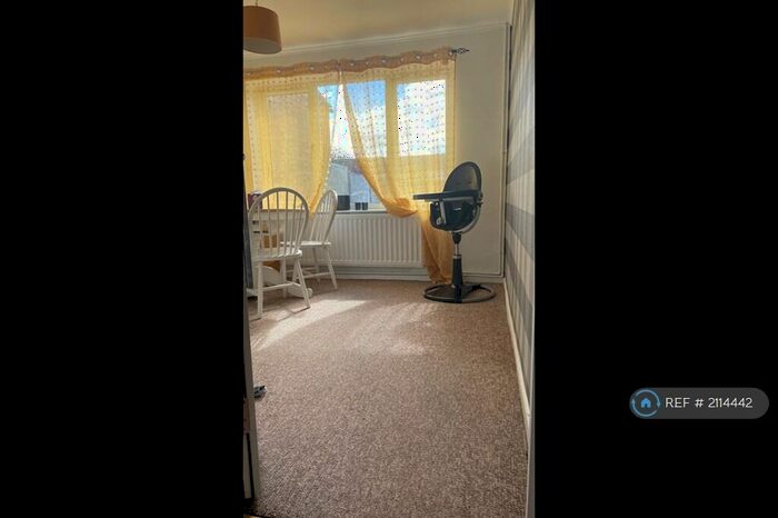 3 Bedroom Terraced House To Rent In Basingstoke, Basingstoke, RG21
