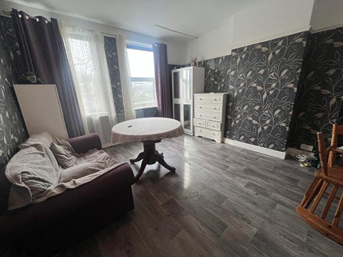 2 Bedroom Flat To Rent In Merritts Brook Lane, Northfield, Birmingham, B31