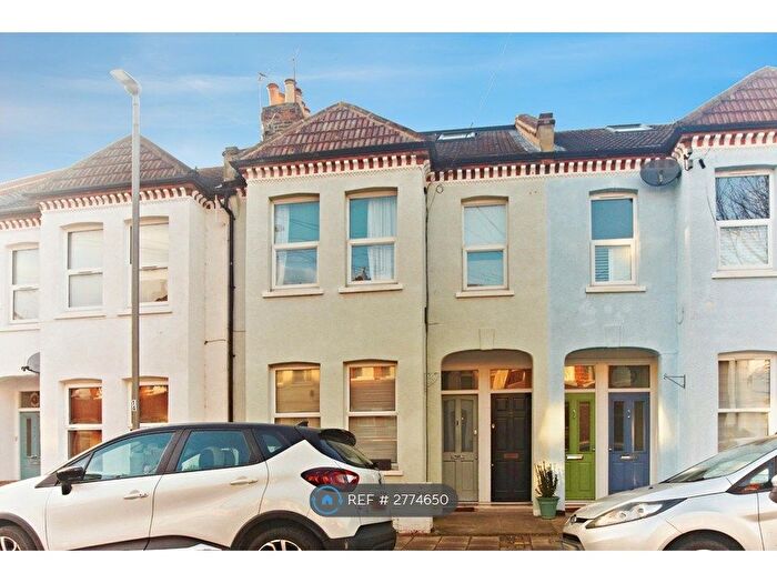 3 Bedroom Maisonette To Rent In Leverson Street, London, SW16
