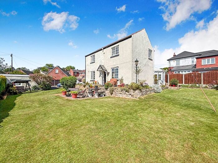 3 Bedroom Detached House For Sale In Kilnhurst Road, Rotherham, South Yorkshire, S62