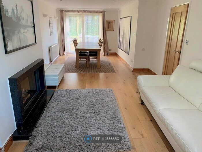 4 Bedroom Semi-Detached House To Rent In Wheeleys Road, Birmingham, B15