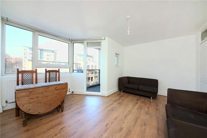 3 Bedroom Flat To Rent In Crownstone Road, Brixton Hill, London, SW2