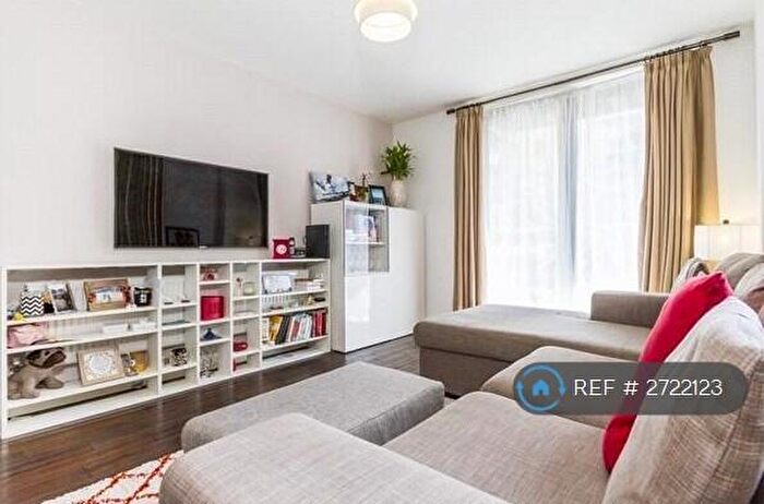 2 Bedroom Flat To Rent In Vancouver House, London, SE16