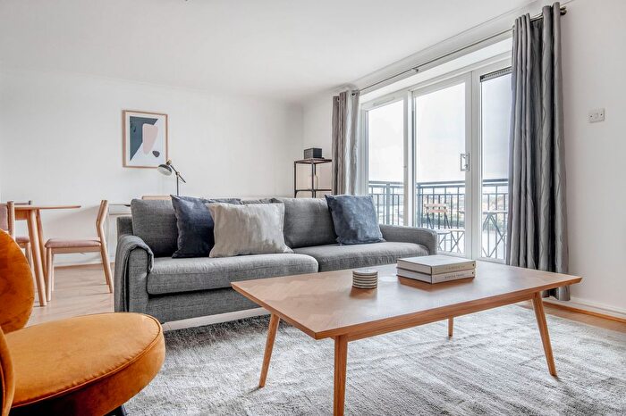 2 Bedroom Flat To Rent In Limehouse, London, E14