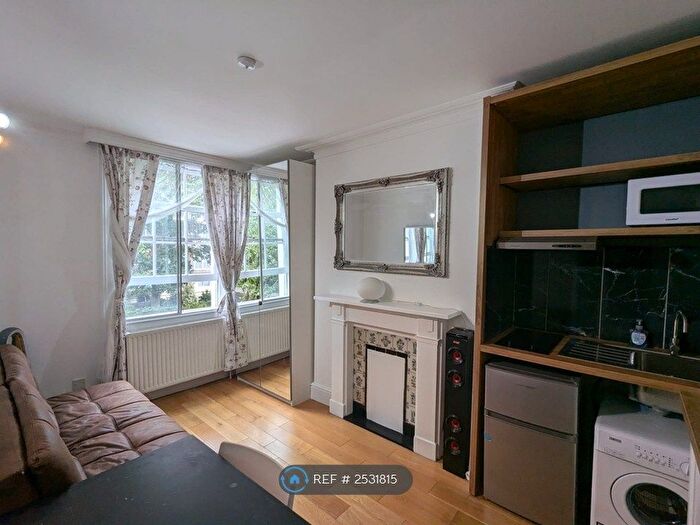 2 Bedroom Flat To Rent In Addison Road, London, W14