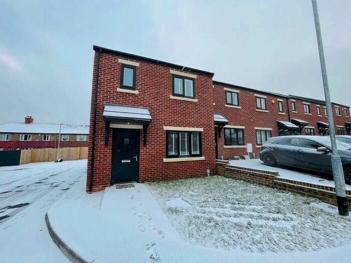 3 Bedroom Property To Rent In Acre Close, Halifax, HX3