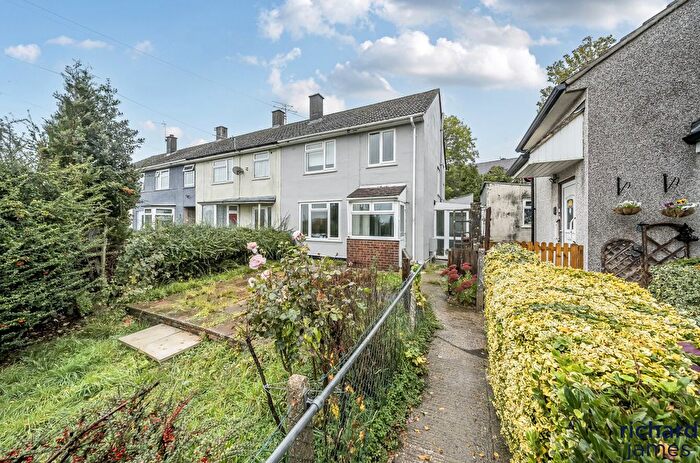 3 Bedroom End Terrace House For Sale In Akers Way, Moredon, Swindon, SN2