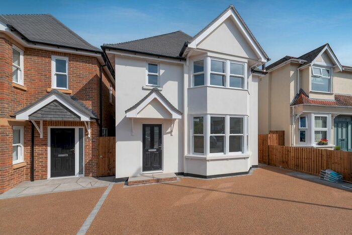 4 Bedroom Detached House To Rent In Courthouse Road, Maidenhead, SL6