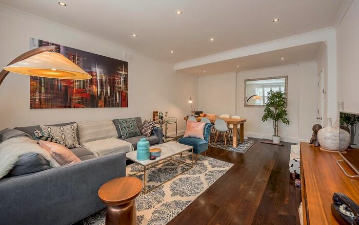 2 Bedroom Flat To Rent In St. Georges Square, London SW1V