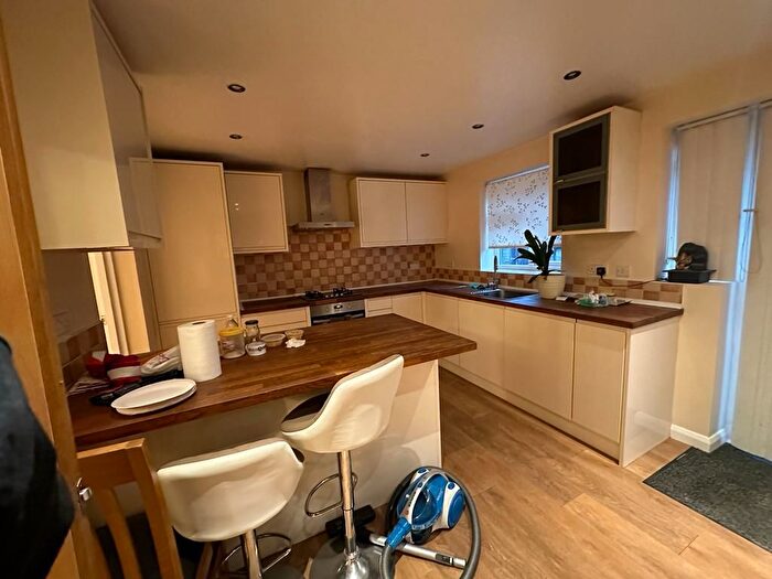 4 Bedroom End Of Terrace House To Rent In North Drive, Hounslow, TW3