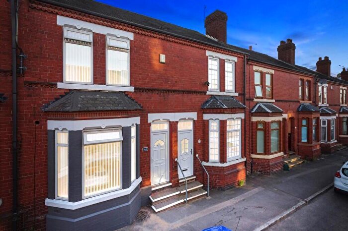 5 Bedroom Terraced House For Sale In Earlesmere Avenue, Doncaster, South Yorkshire, DN4