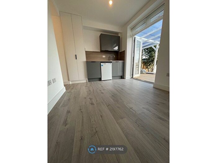 Studio To Rent In Queensland Avenue, London, N18