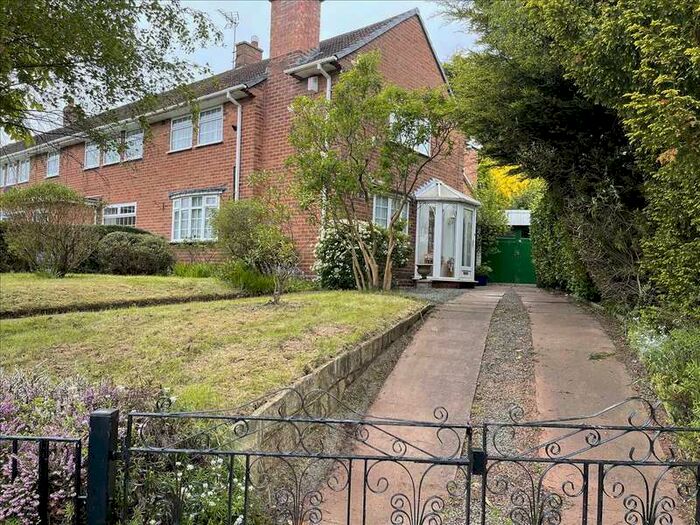 Houses for sale & to rent in B32 4LR, Pinewood Drive, Bartley Green