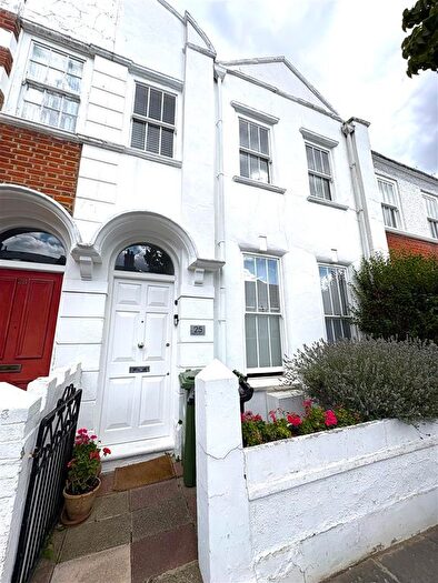 3 Bedroom Property To Rent In Racton Road, London, SW6