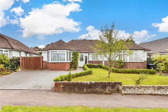 3 Bedroom Semi-detached Bungalow For Sale In Fairlawn Crescent, East Grinstead, West Sussex, RH19