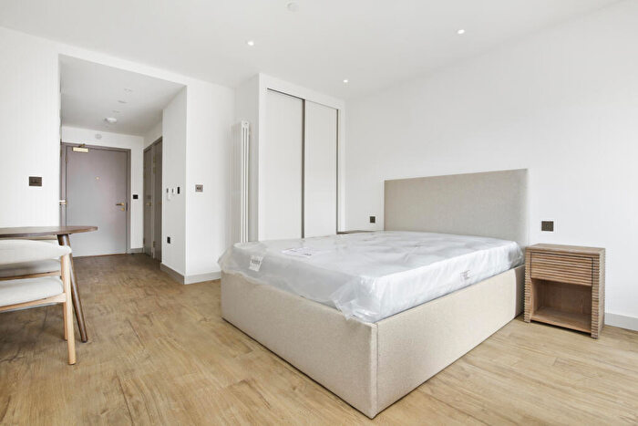 Apartment To Rent In The Eades - Selborne Road, London, E17