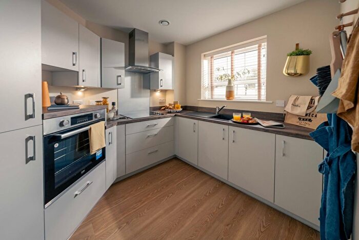 2 Bedroom Flat To Rent In Willand Road, Cullompton, EX15