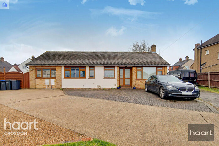 4 Bedroom Detached Bungalow For Sale In Oak Way, Croydon, CR0