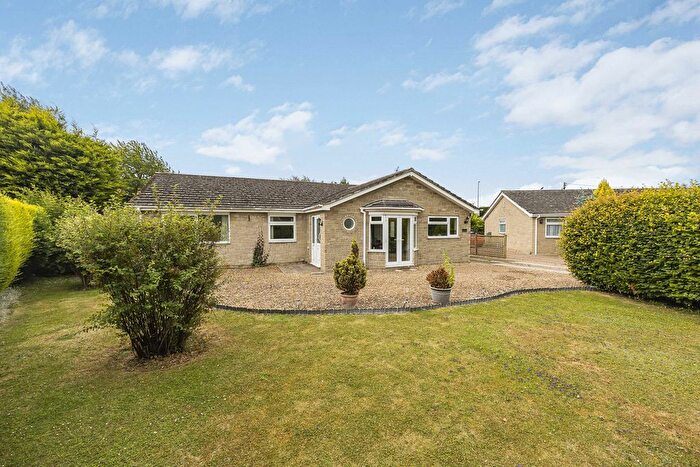 4 Bedroom Detached Bungalow For Sale In Plough Close, Shillingford, OX10