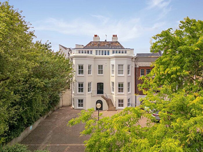 2 Bedroom Flat For Sale In Church Street, Isleworth, TW7