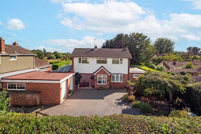 3 Bedroom Link Detached House For Sale In Stratford Road, Wootton Wawen, B95