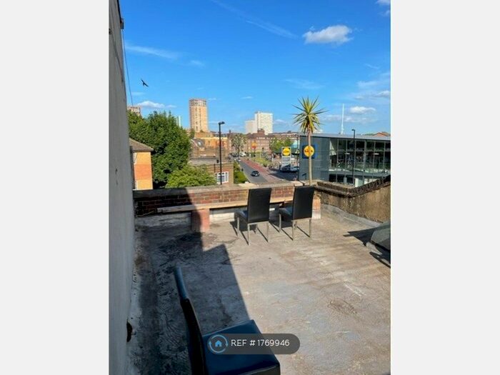 4 Bedroom Flat To Rent In Bush Road, London, SE8