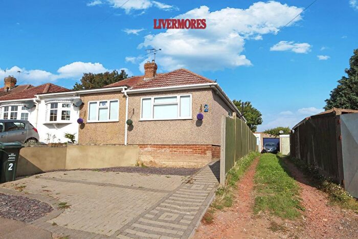 3 Bedroom Semi Detached Bungalow For Sale In Balmoral Road, Sutton At Hone, Dartford, DA4