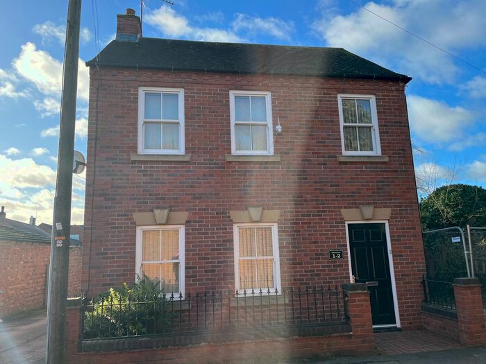 2 Bedroom Flat To Rent In Long Street, Atherstone, CV9