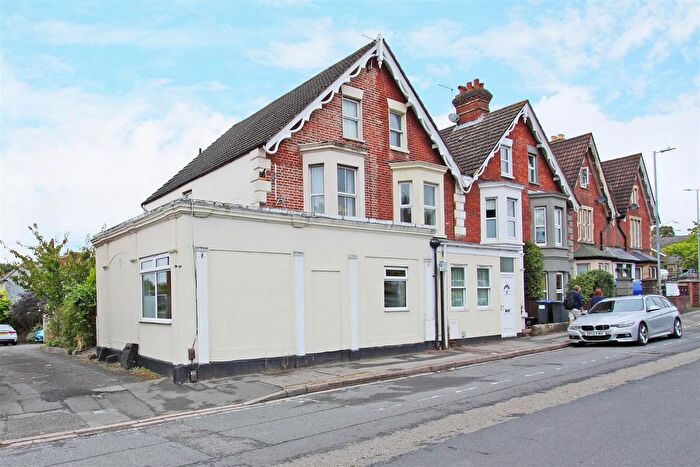 2 Bedroom Flat To Rent In Estcourt Road, Salisbury, SP1
