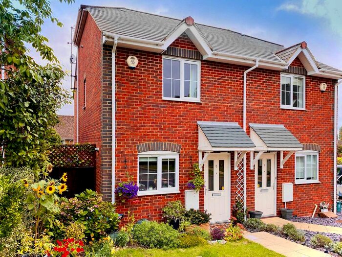 2 Bedroom Semi-Detached House To Rent In Clementine Way, Boxmoor, HP1