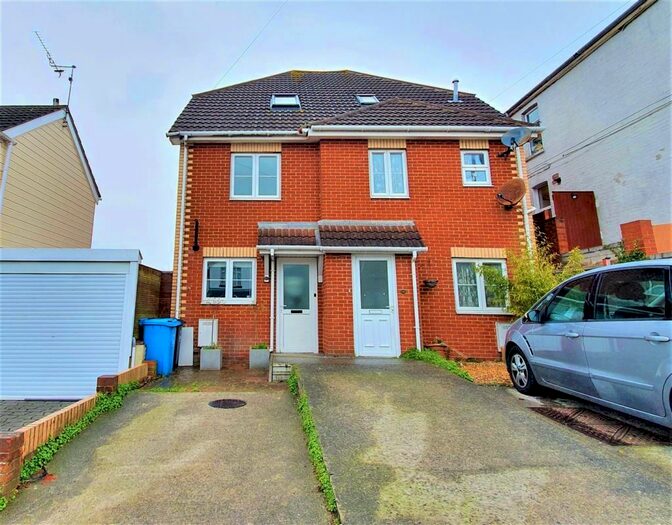 4 Bedroom Town House To Rent In Richmond Road, Poole, BH14