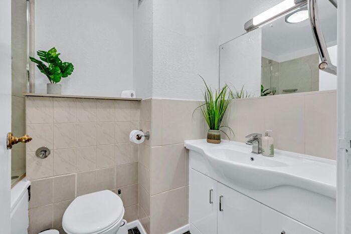 1 Bedroom Flat To Rent In Upper Thames Street, London, EC4V