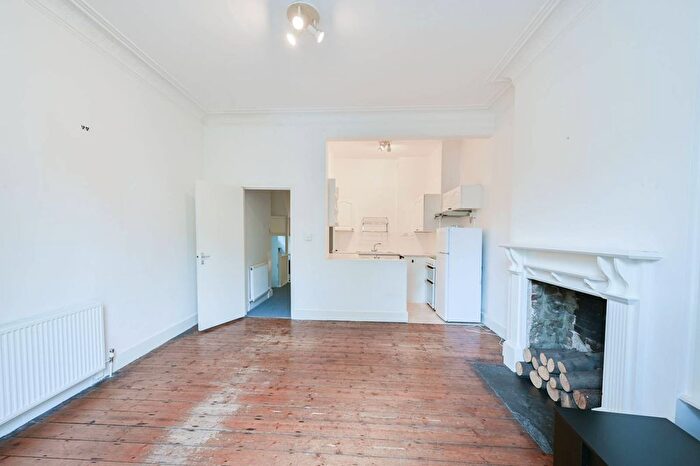 2 Bedroom Flat To Rent In Brackenbury Village, Brackenbury Village, London, W6