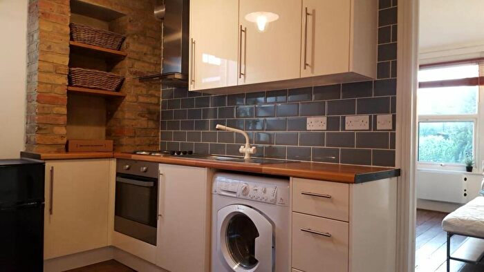 Flat To Rent In Wakeman Road, London, NW10