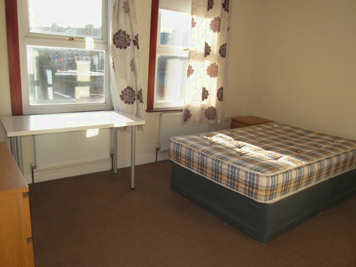 6 Bedroom Terraced House To Rent In Grange Avenue, Reading, RG6