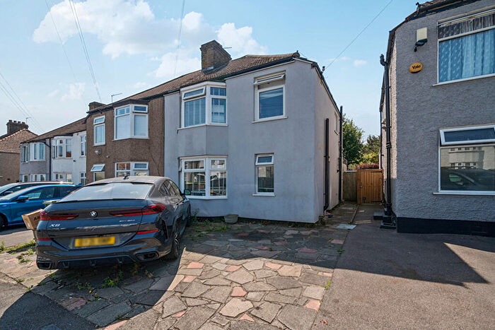 4 Bedroom Semi Detached House For Sale In Tidford Road, Welling, DA16