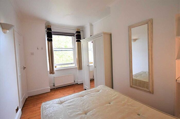 1 Bedroom Flat For Sale In Chiswick Road, London, W4