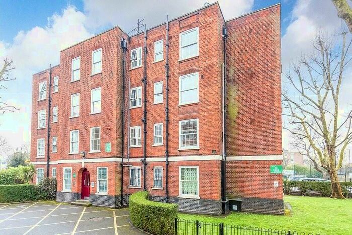 3 Bedroom Flat To Rent In Torriano Avenue, Kentish Town, NW5