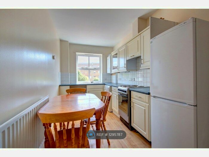 3 Bedroom Flat To Rent In London Bridge, London SE1