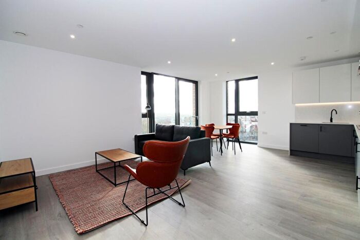 2 Bedroom Apartment To Rent In Willowbrook House, N4