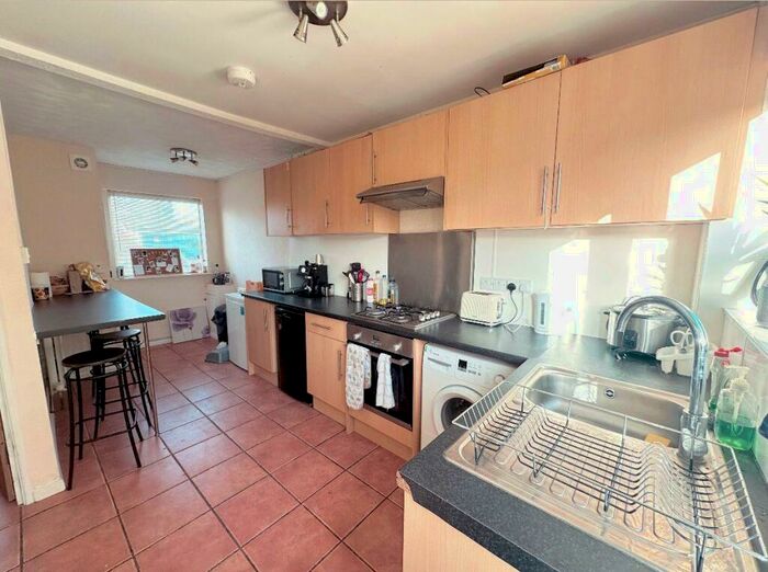 4 Bedroom House To Rent In Warren Crescent, OX3